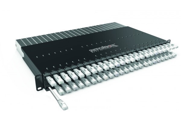 PATCHBOX 365 quip de 24x Cordons CAT6A U/FTP Gris 0,8 m