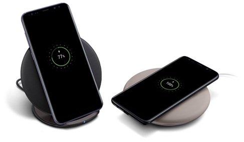 Smartphones Samsung poss sur des chargeurs  induction Samsung
