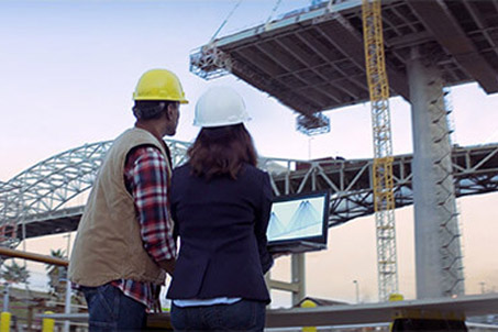 deux collgue sur un chantier