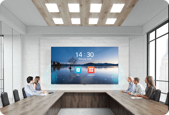 Salle de runion avec 6 personnes devant un cran LG All-In-One 136